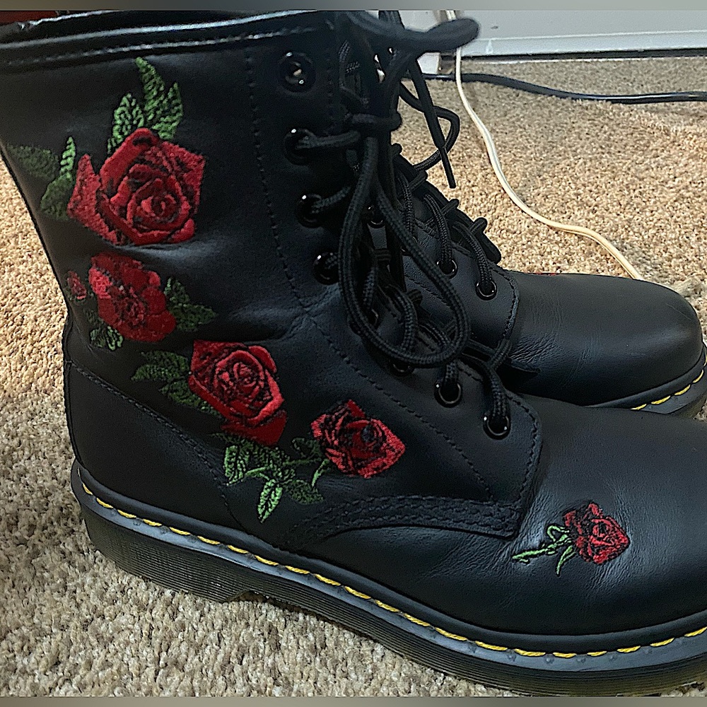 Dr. Martens size 9 floral leather lace up boots
